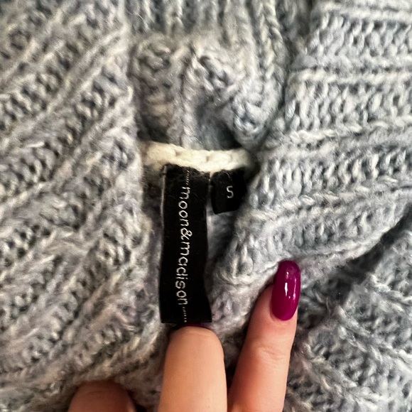 Blue color blocked sweater - Picture 3 of 4